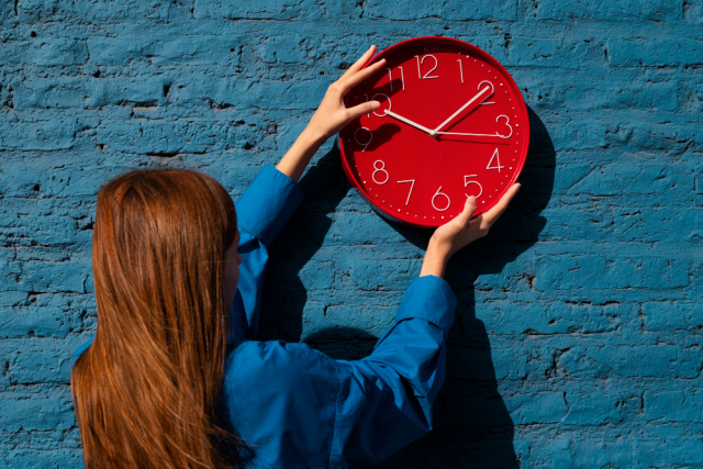 When is the time change in Spain? 