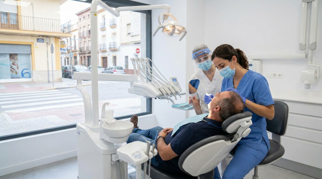 Nuevos servicios de dentista gratis en la Seguridad Social 2026: requisitos y qué tratamientos cubre en España