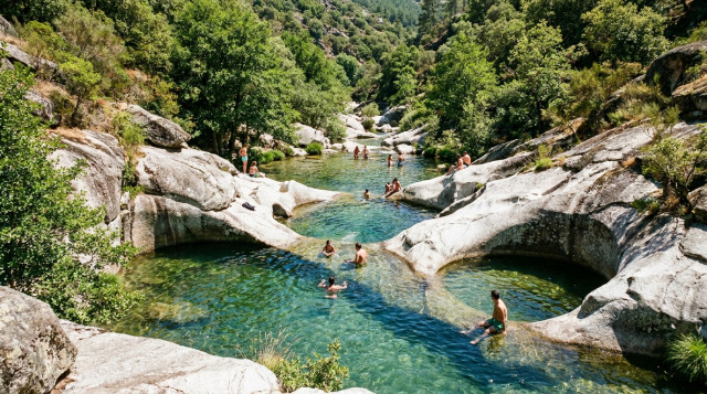 Las mejores piscinas naturales de España: guía de zonas de baño de interior para refrescarse este verano