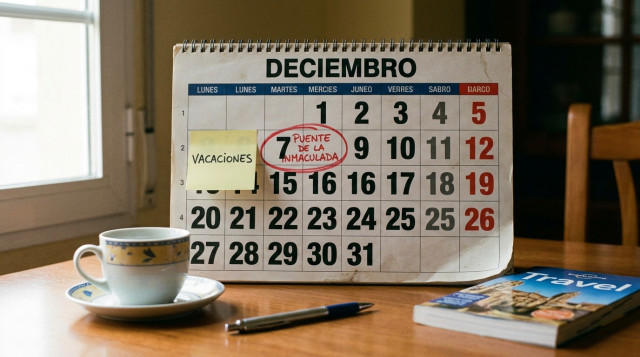 calendario de diciembre con el martes 8 marcado como puente de la Inmaculada y el lunes 7 señalado como día de vacaciones