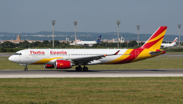 España garantiza los 14 festivos anuales: así funciona la compensación obligatoria si caen en sábado