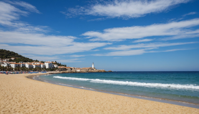 España lidera el ranking mundial de Banderas Azules en 2026: descubre las nuevas playas premiadas