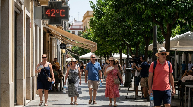 El Ministerio de Sanidad activa el plan nacional contra las olas de calor: medidas y zonas en alerta