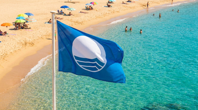 España estrena nuevas playas con Bandera Azul: lista completa de los arenales galardonados para este verano