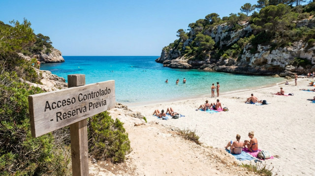 España impone la reserva previa en las playas más deseadas: guía de destinos con acceso limitado este verano