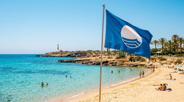 España revalida su liderazgo mundial en Banderas Azules: estas son las mejores playas para el verano