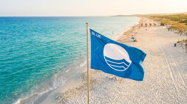España revalida su liderazgo mundial en Banderas Azules: estas son las playas con más calidad para el verano