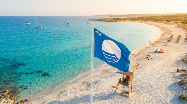 Listado de Banderas Azules 2026 en España: las mejores playas y puertos para visitar este verano
