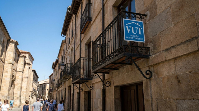 Nuevas restricciones al alquiler vacacional en España: así afectarán a los viajeros y a los precios este verano