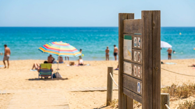 Nuevas prohibiciones y multas en las playas de España: lo que debes saber para evitar sanciones este verano