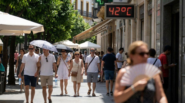 Sanidad activa el plan nacional contra las olas de calor ante la primera gran subida de temperaturas del verano