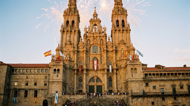 Detalle de la fachada de la Catedral de Santiago de Compostela durante las celebraciones del Día de Santiago Apóstol