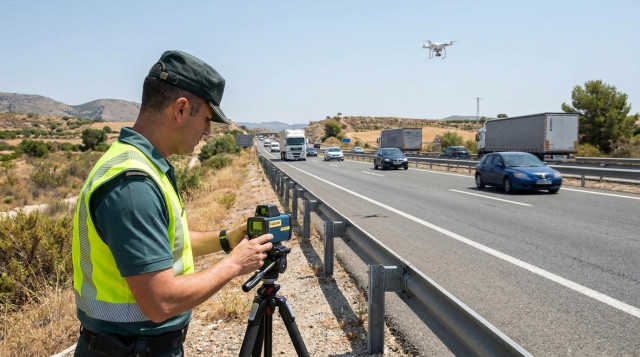 La DGT activa nuevos radares invisibles y drones para vigilar las carreteras en la operación salida de julio