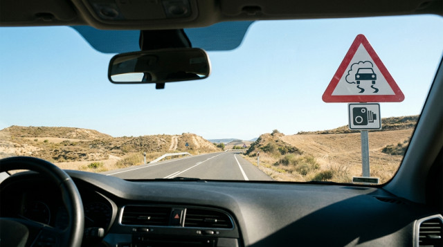 Nuevas señales de la DGT: cómo son los nuevos avisos en carretera y las multas por no respetarlos