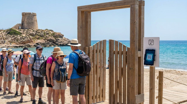 Playas y monumentos con reserva obligatoria: las nuevas restricciones para viajar por España este verano