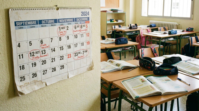 Aula escolar con libros de texto abiertos y un calendario que marca los días no lectivos del primer trimestre escolar