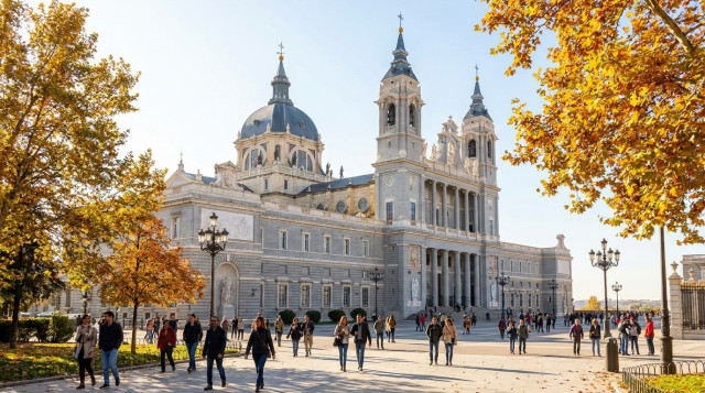 Puente de la Almudena: fechas del fin de semana largo de noviembre y mejores escapadas de tres días